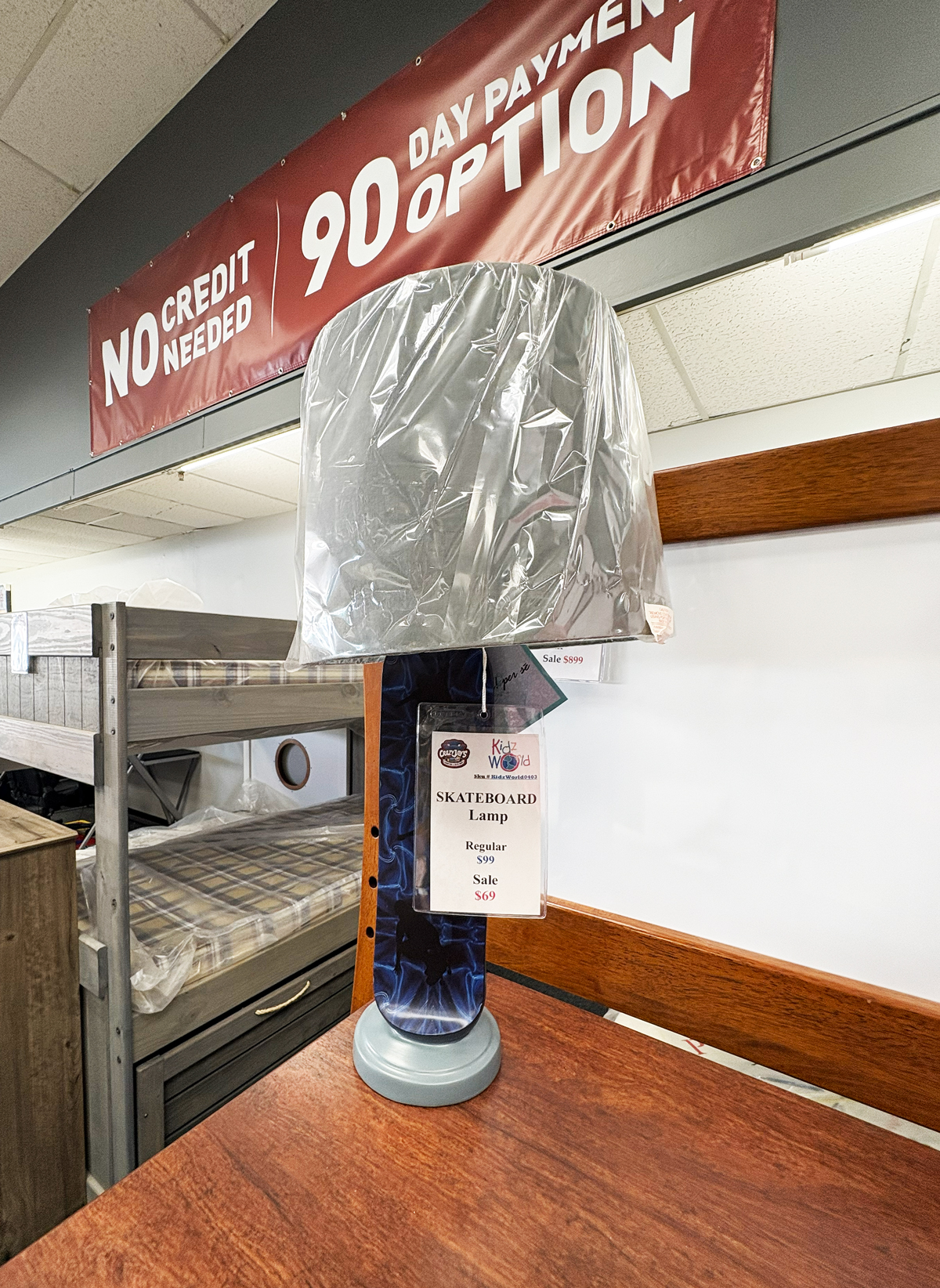 This skateboard lamp is the perfect way to light up the extreme sports enthusiast's room!